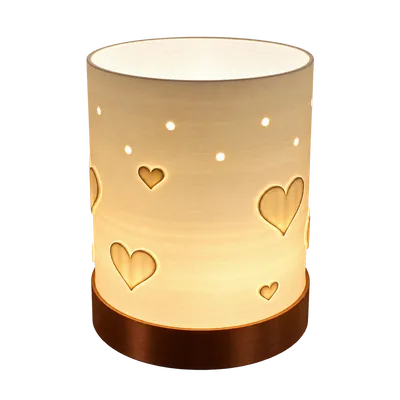 Beleuchtete Herzlampe mit weißem Schirm, Herzmotiven, kleinen Lichtpunkten und goldfarbenem Sockel